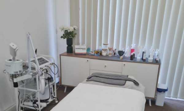 Remove the dead skin cells from your face with a 45 minute dermaplaning session - Image 2