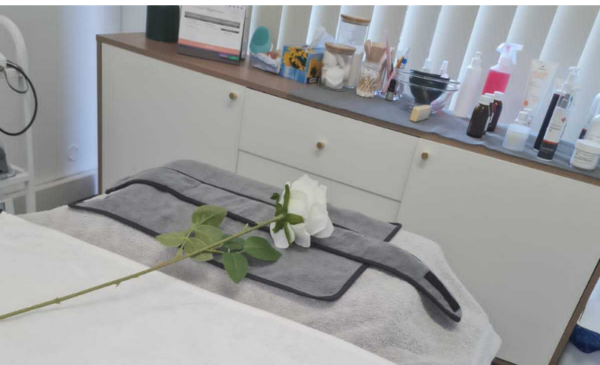Remove the dead skin cells from your face with a 45 minute dermaplaning session - Image 3