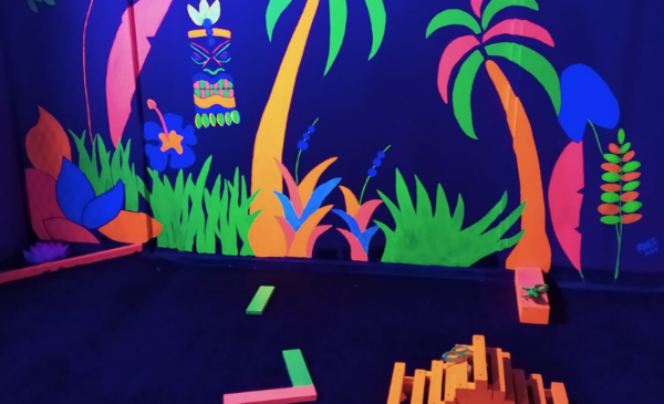 A 1 hour jump session and a round of glow-in-the-dark golf - Image 8