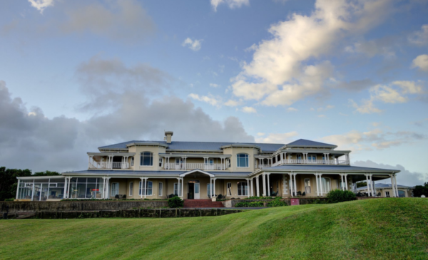 An overnight stay near a prestigious golf course - Image 3
