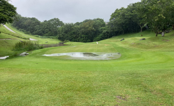 An overnight stay near a prestigious golf course - Image 2