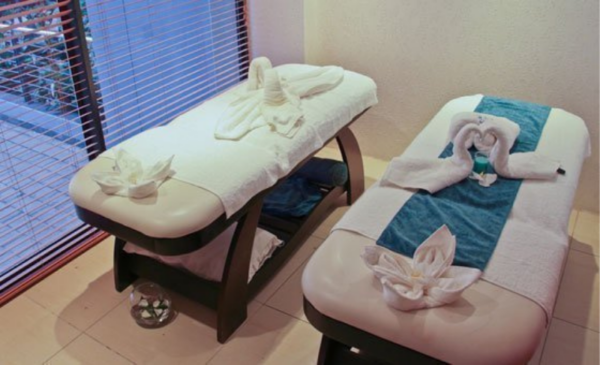 A mini pamper package for yourself and a friend - Image 2