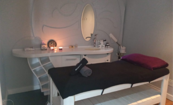 Celebrate love or friendship with a pamper package for 2 - Image 2