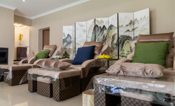 A 90 minute head to toe massage package for 2 - Image 5