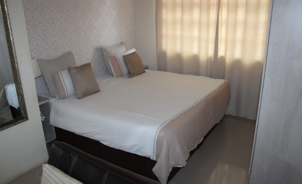 An overnight stay and massages for 2 - Image 4