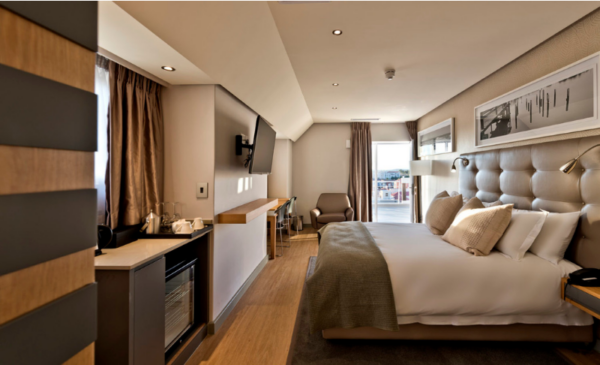A tranquil 2 night stay by the ocean - Image 3