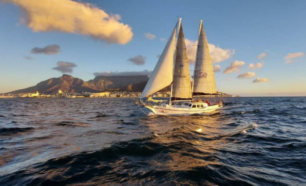 A thrilling 60 minute cruise for 2 around Cape Town - Image 2