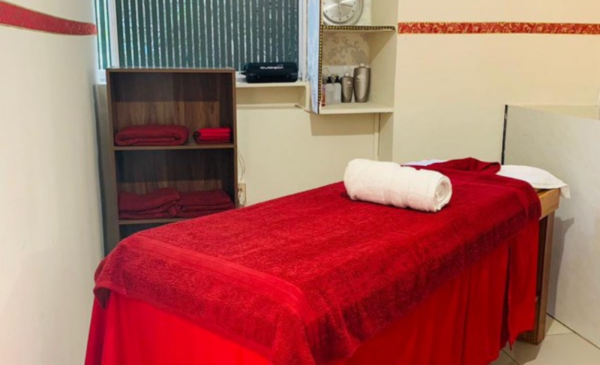 Get pampered from head to toe with a luxurious couples spa package - Image 2