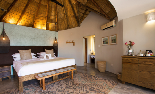 A luxurious 2 night stay in the African bush - Image 2