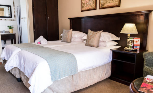 Enjoy a romantic getaway with a couples retreat package - Image 5