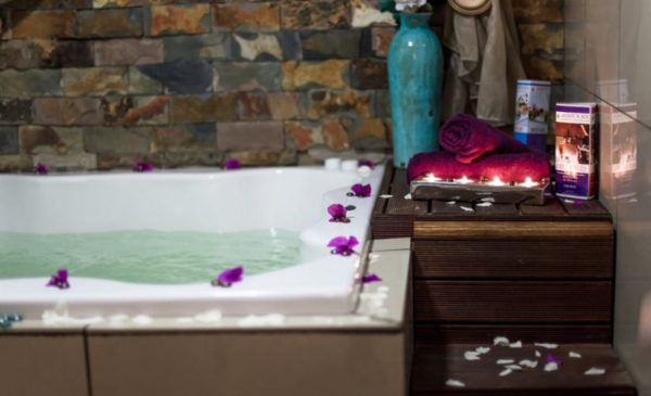 Enjoy a romantic getaway with a couples retreat package - Image 4