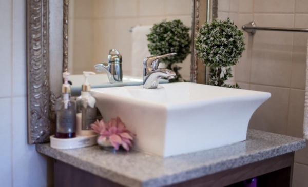 Enjoy a romantic getaway with a couples retreat package - Image 7