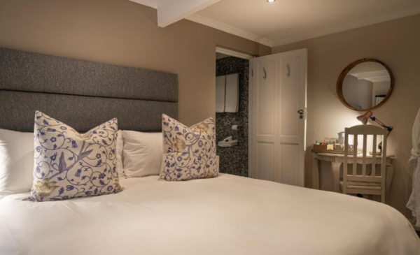 Experience the perfect blend of city life and seaside paradise - Image 3