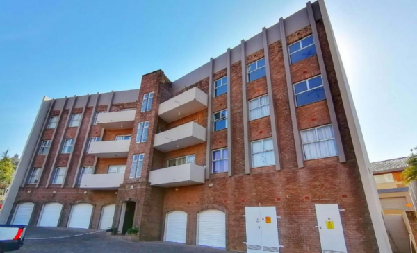 Enjoy a stay at the beach for up to 6 people in Margate - Image 11