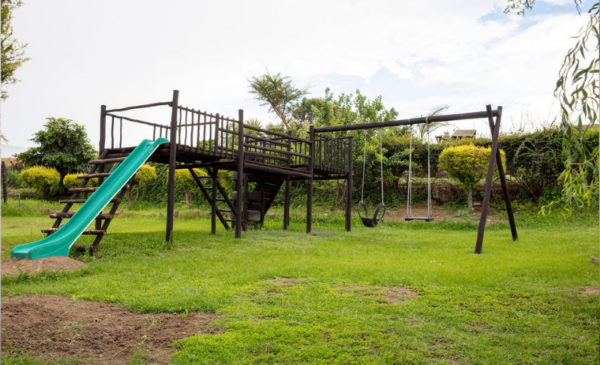 Explore the Drakensberg with a 2 night stay for 14 people at  Riverbend Berg Lodge - Image 3
