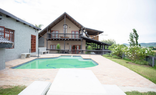 Explore the Drakensberg with a 2 night stay for 14 people at  Riverbend Berg Lodge - Image 9