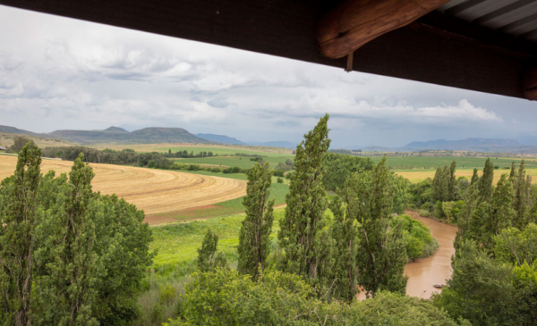 Explore the Drakensberg with a 2 night stay for 14 people at  Riverbend Berg Lodge - Image 8