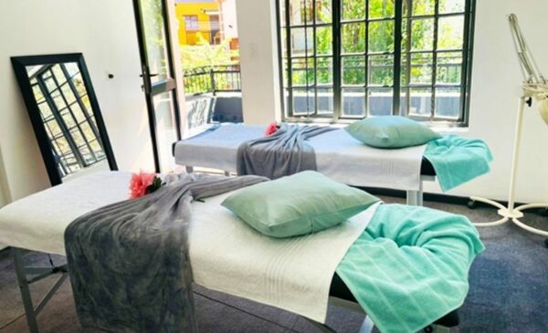 Enjoy spa spoils with a friend or partner for 2 hours - Image 2