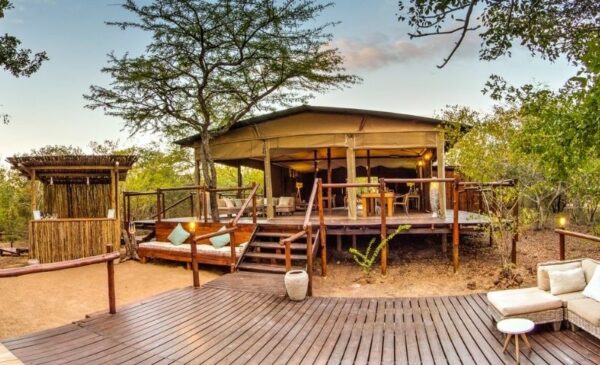 A romantic full board stay for 2 nights - Image 2
