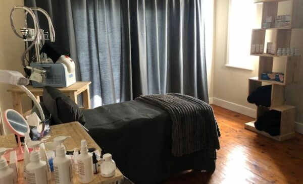 Get this chemical peel with anti-ageing facial package - Image 3