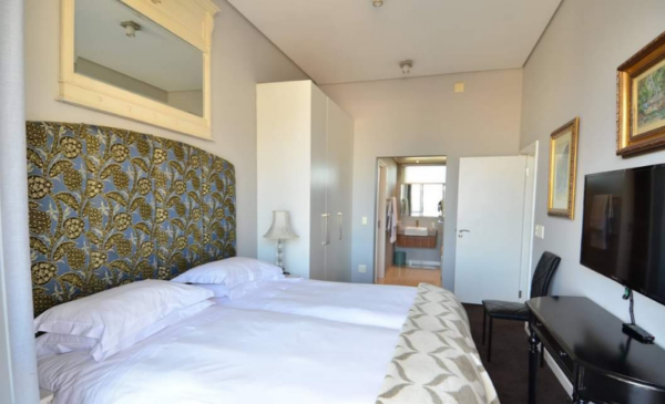 A 2 night stay self-catering stay for two in a Harbour Bridge apartment - Image 2