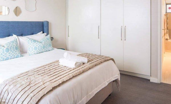 A 2 night stay self-catering stay for two in a Harbour Bridge apartment - Image 3