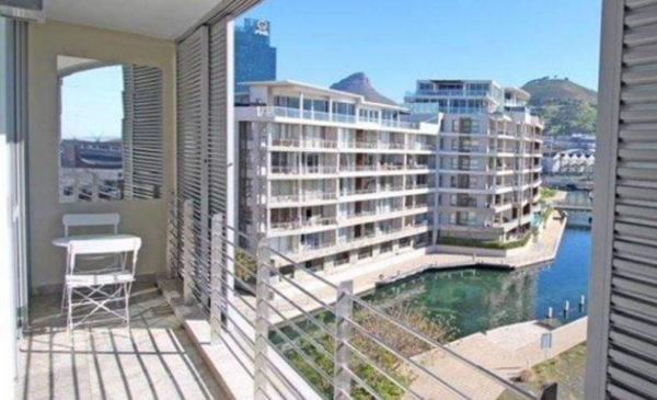 A 2 night stay self-catering stay for two in a Harbour Bridge apartment - Image 5