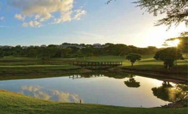 An overnight stay near a prestigious golf course - Image 9