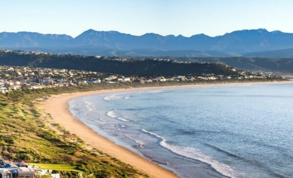 A beach cottage-style stay along the Garden Route - Image 9