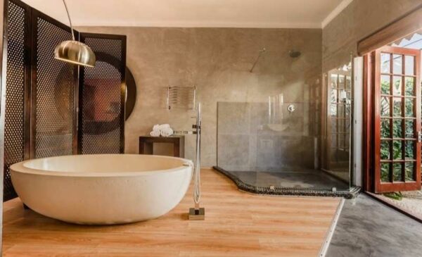 A B&B Stay Awaits in the Seaside Suburb of Summerstrand, Gqeberha - Image 5