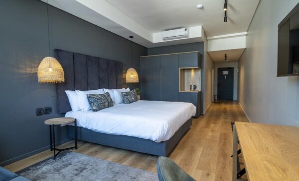 An inner-city stay with continental breakfast served - Image 8