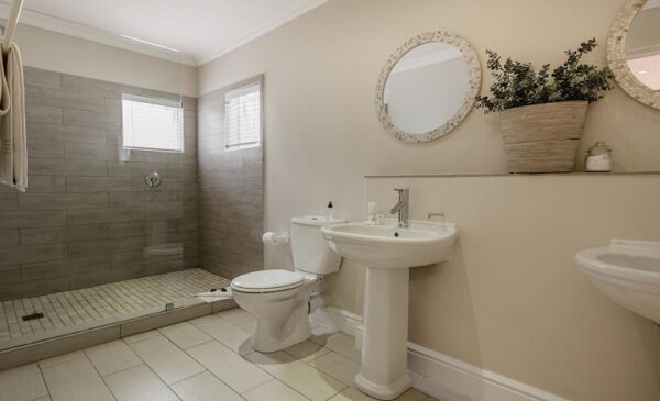 A beach cottage-style stay along the Garden Route - Image 6