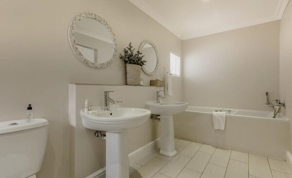 A beach cottage-style stay along the Garden Route - Image 8