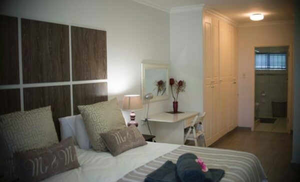 A self-catering apartment stay for a group of friends - Image 2