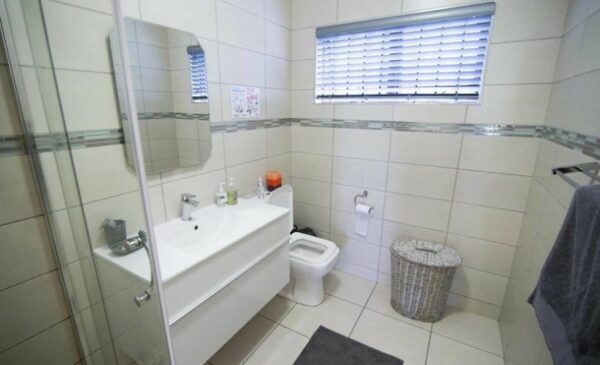 A self-catering apartment stay for a group of friends - Image 7