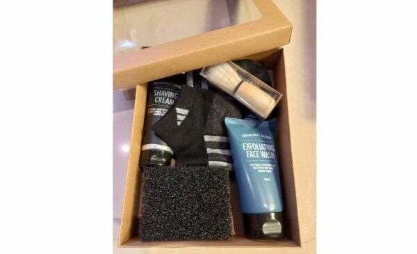 Treat your father to an introductory flight and Father's Day gift box! - Image 4