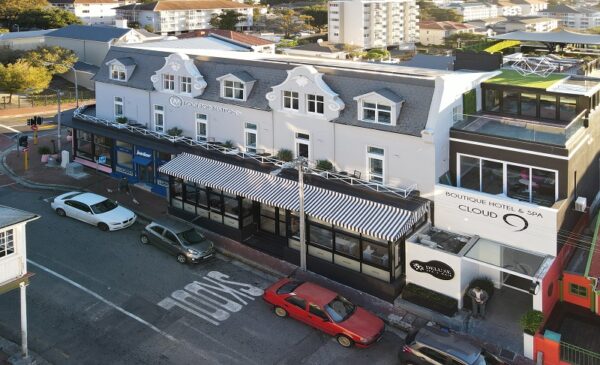 An inner-city stay and more for a lucky couple - Image 2