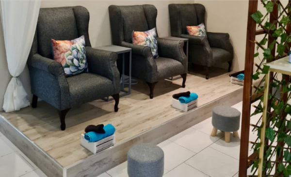 Treat Yourself To This Affordable Acrylic Nail and Gel Toes Deal - Image 3