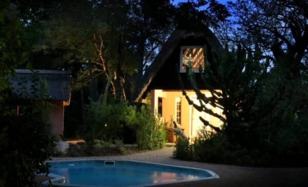 A bush retreat for 2 in Hoedspruit - Image 2