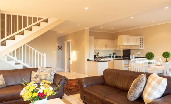Experience Knysna's beauty with a 1 night stay for 8 people - Image 11