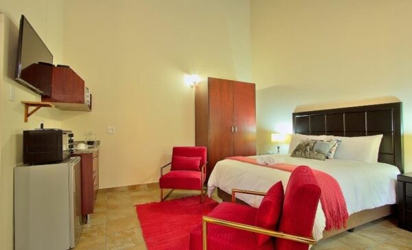 A 2-night safari stay for yourself and a loved one - Image 5