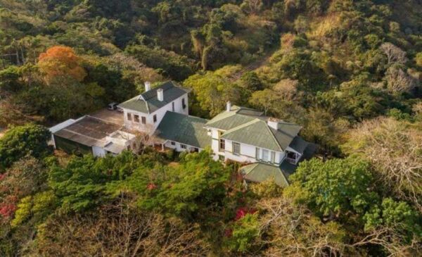 An Idyllic 1-Night B&B Stay for 2 People in Umtentweni - Image 7