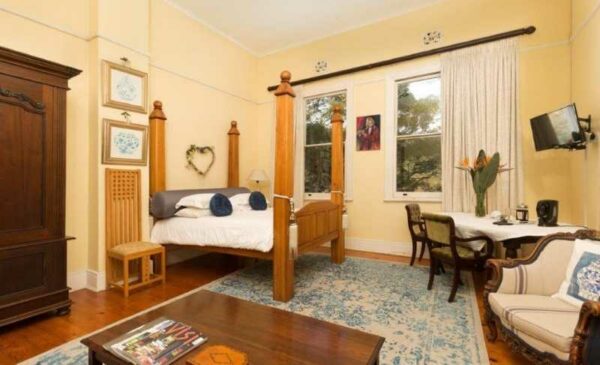 An Idyllic 1-Night B&B Stay for 2 People in Umtentweni - Image 5