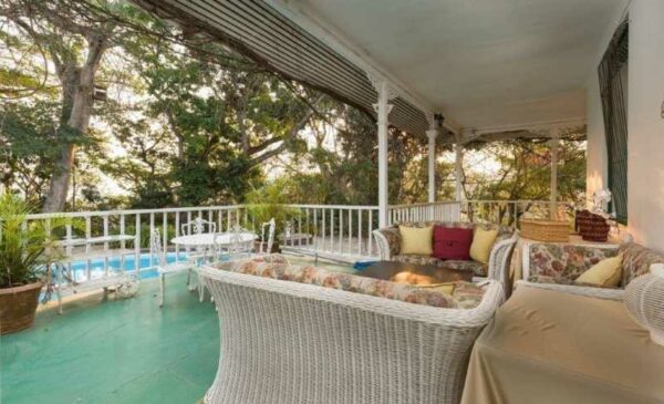 An Idyllic 1-Night B&B Stay for 2 People in Umtentweni - Image 3