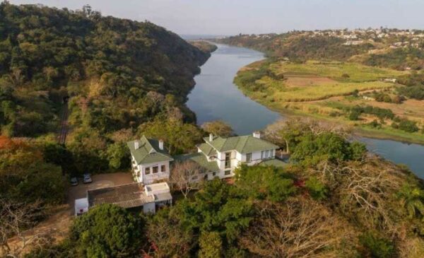 An Idyllic 1-Night B&B Stay for 2 People in Umtentweni - Image 9