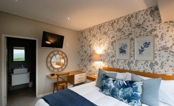A romantic coastal getaway for two including breakfast - Image 4