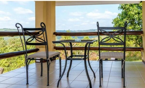 A 1 night stay with breakfast in Hazyview - Image 4