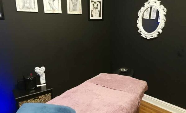 A Full-Body Swedish Massage and Back Steam For Men - Image 2