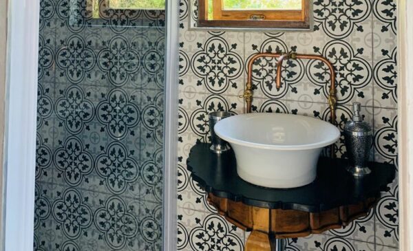 A Romantic 1-Night Stay in a Luxury Vardo in Wilderness - Image 6