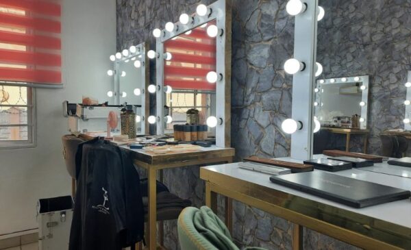 A Beauty Makeup Masterclass - Image 4